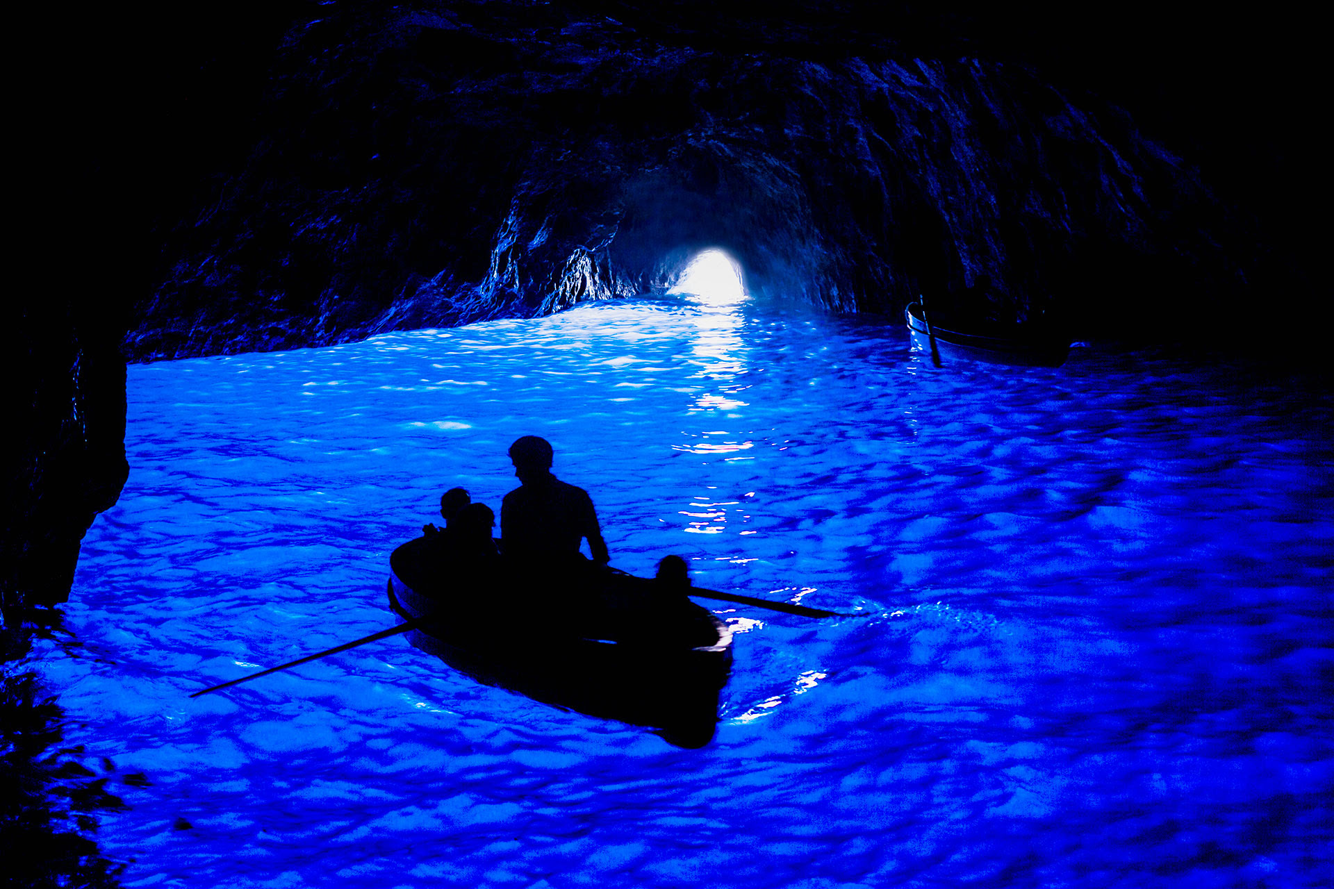 La isla de Capri se encuentra fácilmente entre los lugares más hermosos (y más glamorosos) del país (Getty Images)