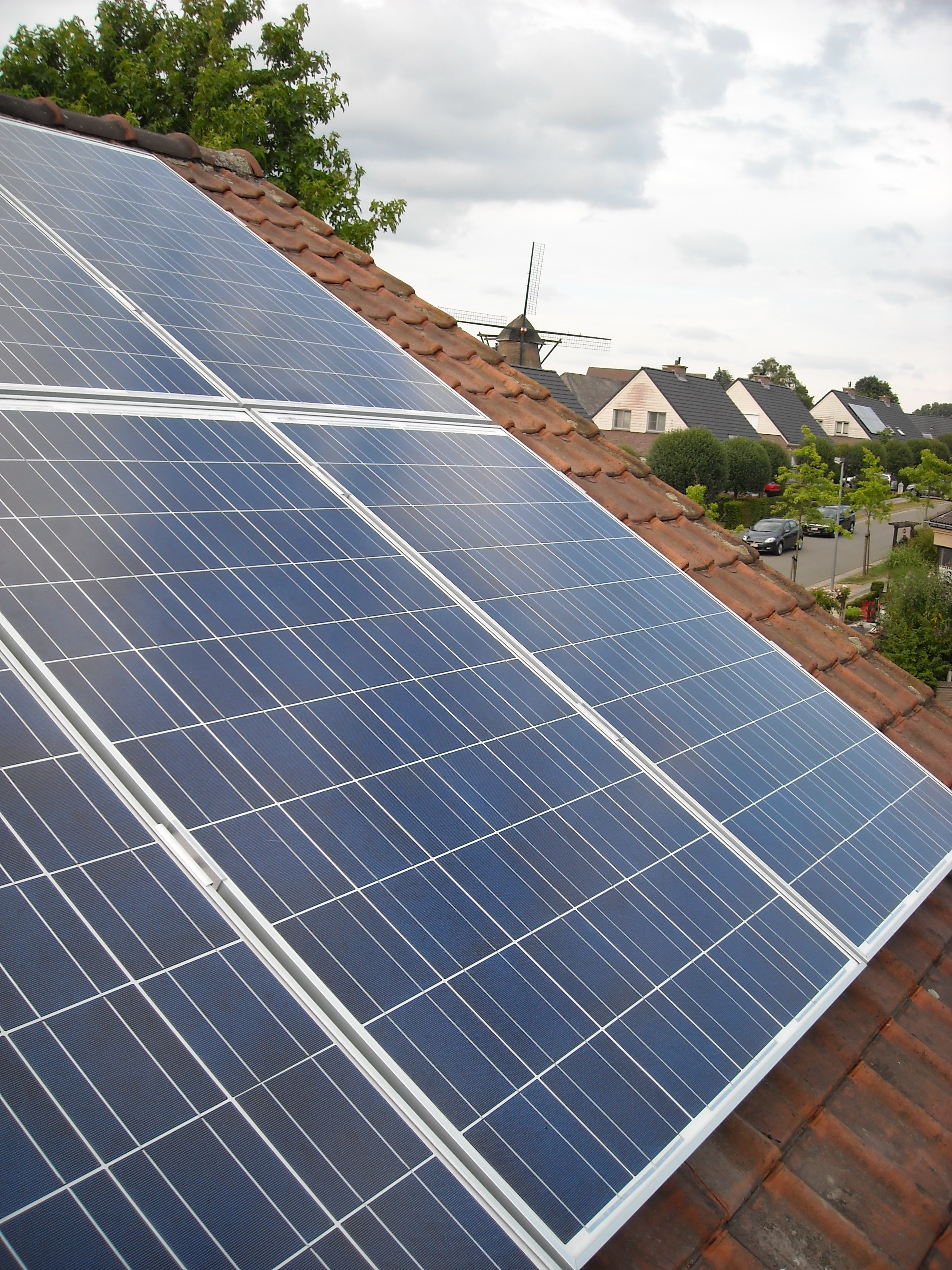 It'd be nice to have both rooftop solar and a renewable grid in California.
