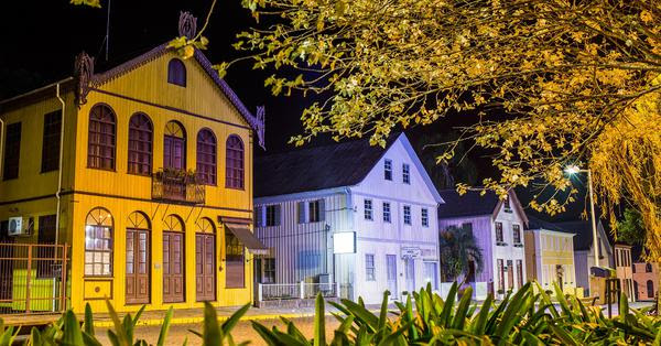 Centro histórico de Antonio Prado à noite (Divulgação)