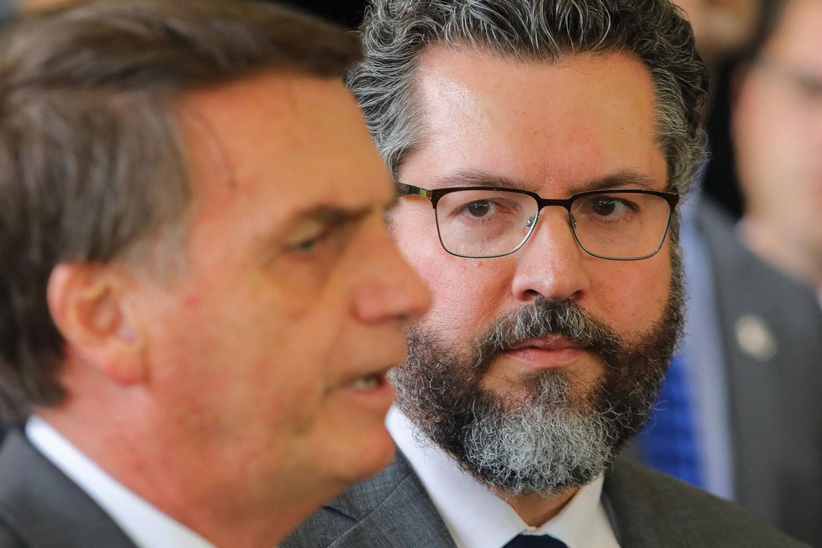Bolsonaro pierde a seis ministros, entre ellos los de Exteriores, Defensa y  Justicia
