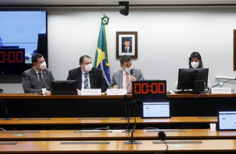 Audiência Pública - Debater fomento ao esporte como política de saúde preventiva e protocolos para a delegação brasileira nos jogos olímpicos. Dep. Ricardo Silva(PSB - SP), dep. Julio Cesar Ribeiro(REPUBLICANOS - DF) e o dep. Felipe Carreras (PSB - PE)