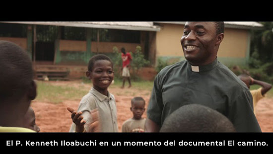 P. Kenneth Iloabuchi en un momento del documental El camino.