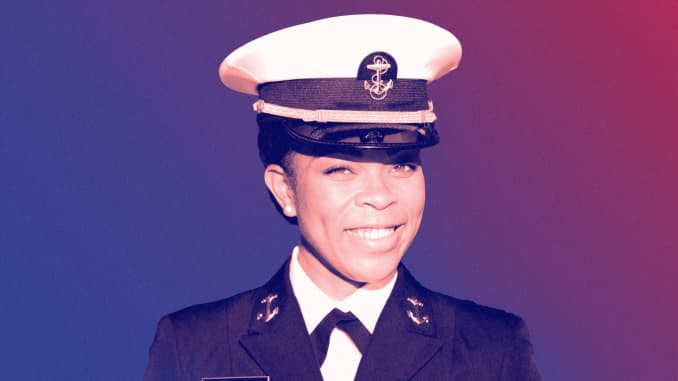 O aspirante Sydney Barber, a primeira comandante de brigada negra da Academia Naval dos EUA.