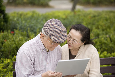 elderly-laptop-couple.jpg