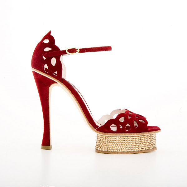 40 Super Cool Christmas Shoes and Ways to Decorate With It - All About ...