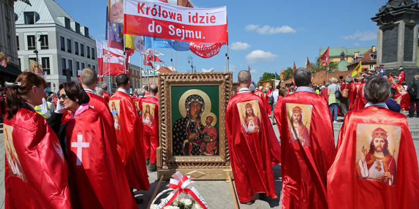 Znalezione obrazy dla zapytania Ks. Piotr Natanek Królowa Idzie do Sejmu 28.06.2018 zdjęcia