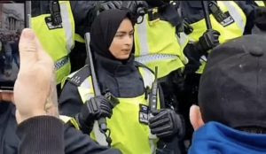 UK: Muslim policewoman who was in touch with female jihadi knew she couldn’t let ‘anyone at work’ see her tweets