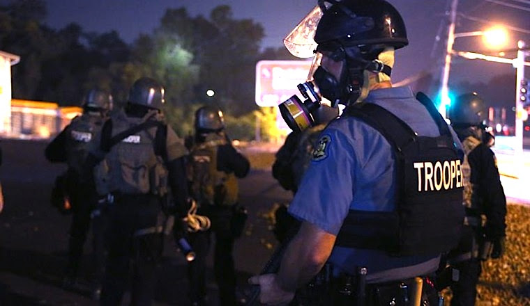 Toques de queda y represión en ferguson, missouri