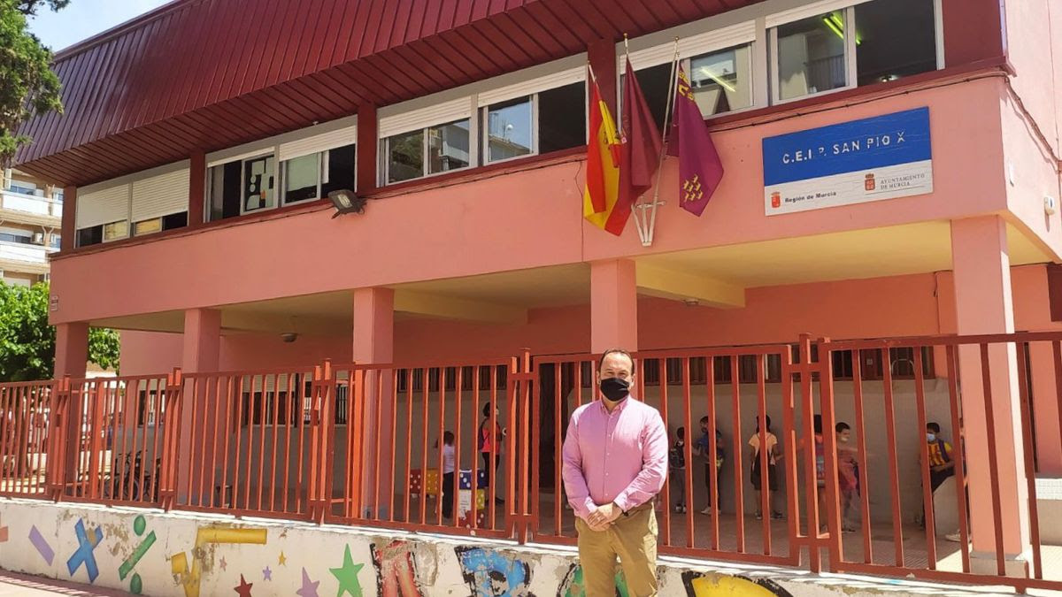 Vox pide que el himno de España suene todas las mañanas en los colegios de Murcia