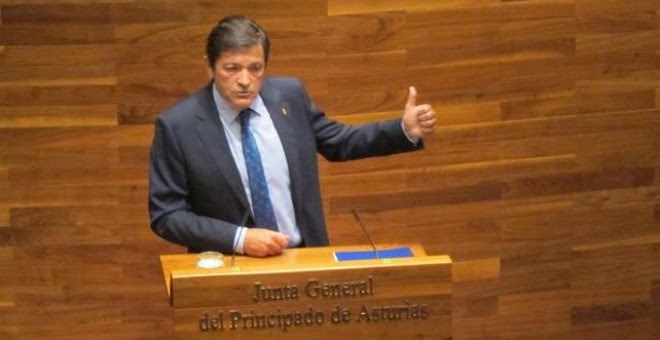 La Cámara asturiana se constituyó en esta décima legislatura el pasado 16 de junio y una semana después, el martes día 23, comenzó el Pleno de Elección con los discursos de los tres candidatos proclamados: el socialista Javier Fernández, la 'popular' Merc