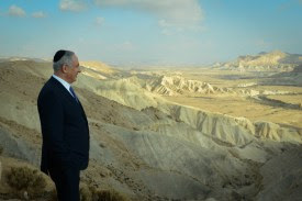 PM Netanyahu in the Negev desert.