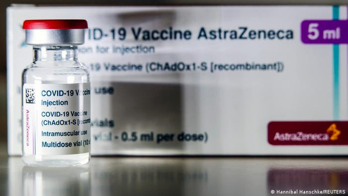Frasco da vacina da AstraZeneca-Oxford contra covid-19