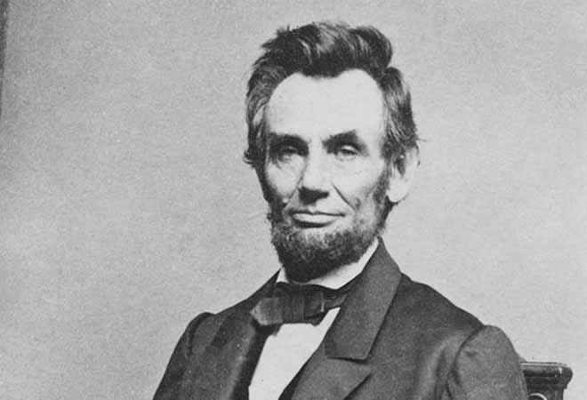 Mặc dù cho đến nay vẫn có người tranh cãi về những biện pháp này, nhưng không ai không đồng ý rằng đây là chức trách của Tổng thống Lincoln, và rằng ông ấy sử dụng quyền lực Tổng thống để cứu nền Cộng hòa. (Getty)