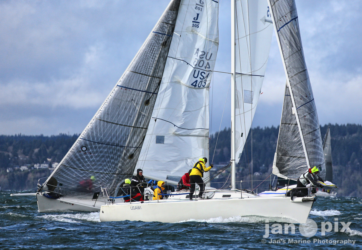 J/105 sailing Scachet Head race