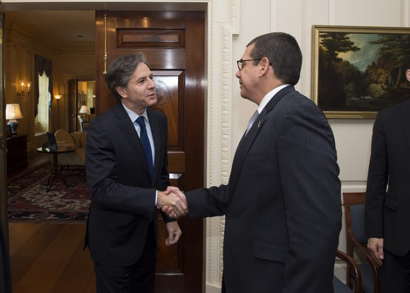 El diplomático cubano de más alto rango en Washington, José Ramón Cabañas Rodríguez, fue recibido también este miércoles, en el Departamento de Estado, por el secretario de Estado interino Anthony Blinken. Foto: Departamento de Estado/ Flickr