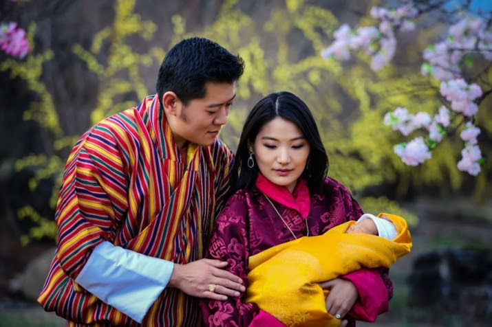 Bhutan's revered King Jigme Khesar Namgyel Wangchuck and Queen Jetsun Pema with their first child, born on 5 February. From boredpanda.com
