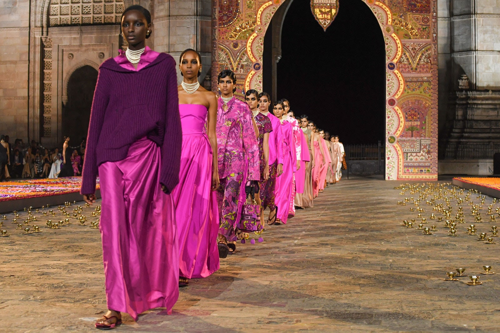 La sfilata Dior a Mumbai