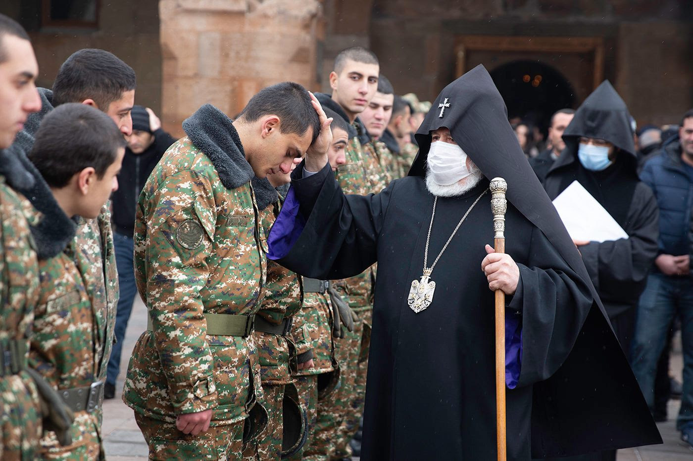 HHK2 blessing soldiers