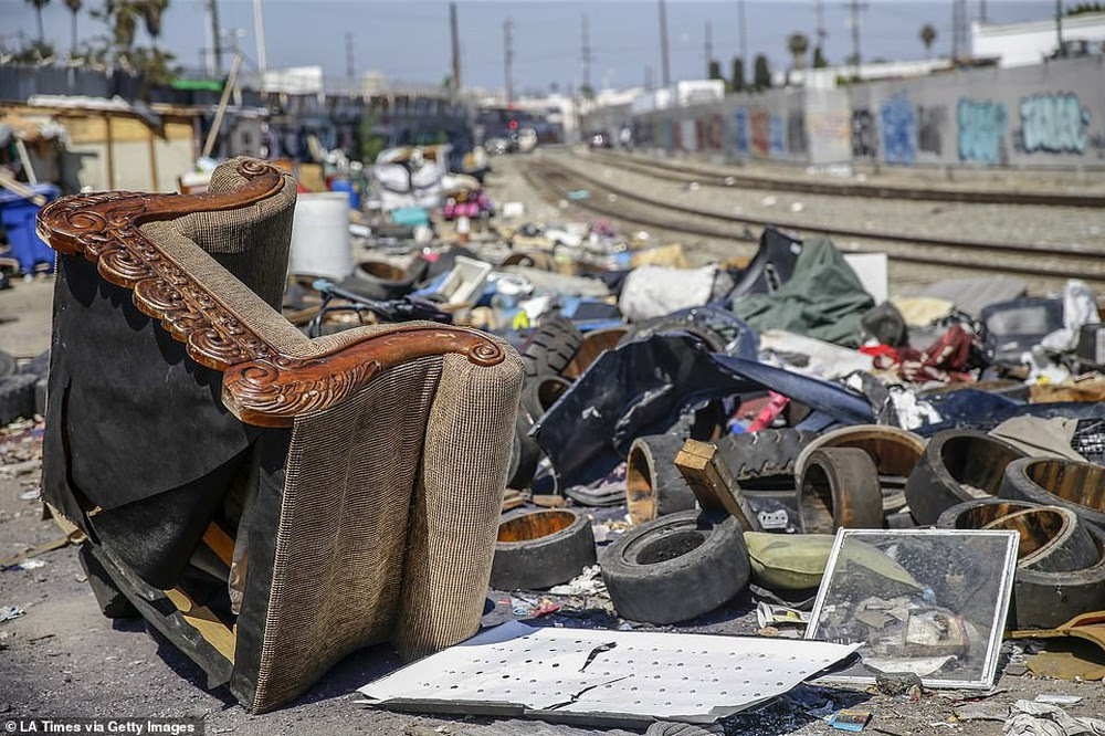Chùm ảnh: Toàn cảnh thành phố Los Angeles hiện đại văn minh đã bị mất quyền kiểm soát vào tay... rác thải và chuột - Ảnh 16.