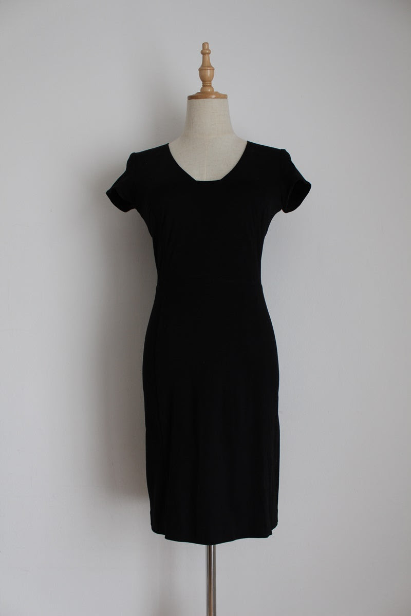 BANANA REPUBLIC BLACK FITTED DRESS - SIZE 6