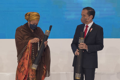 President Joko Widodo (right) with UN Deputy Secretary-General Amina Mohammed