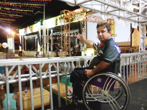 Taciano Wanderley idealizou camarote para garantir a visibilidade do palco por pessoas com deficiência