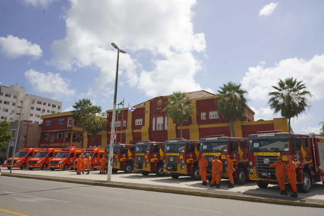 Pin de Joao Azevedo em Salvamentos rápidos em 2023  Som automotivo, Fotos  de carros rebaixados, Carros e motos