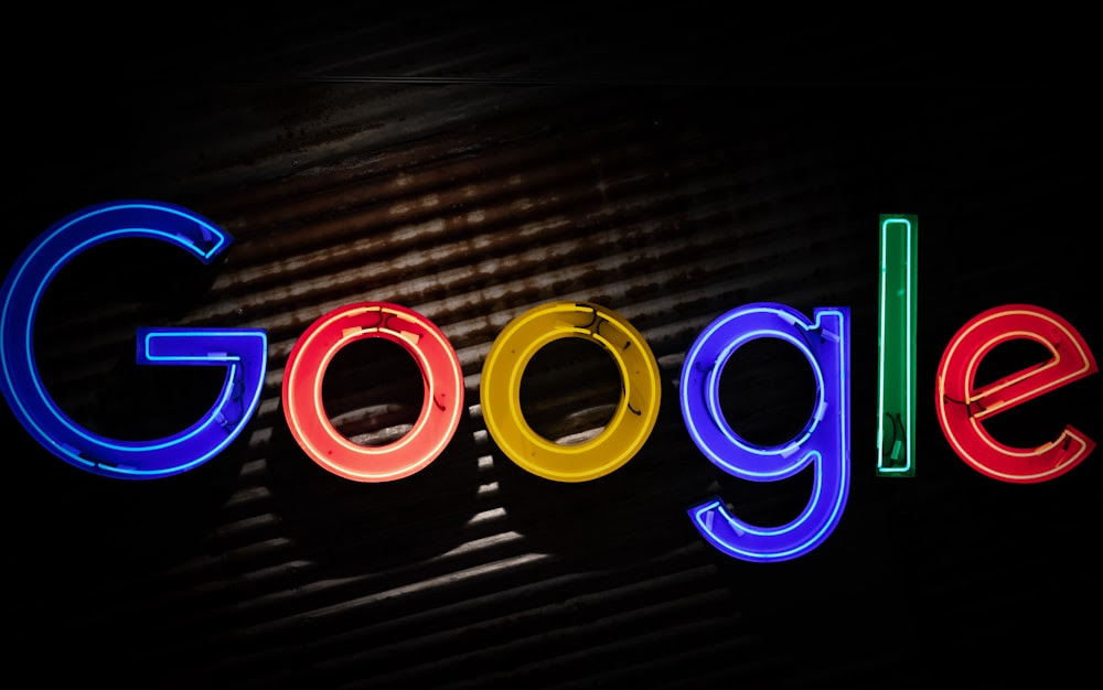 Segnaletica al neon con logo Google