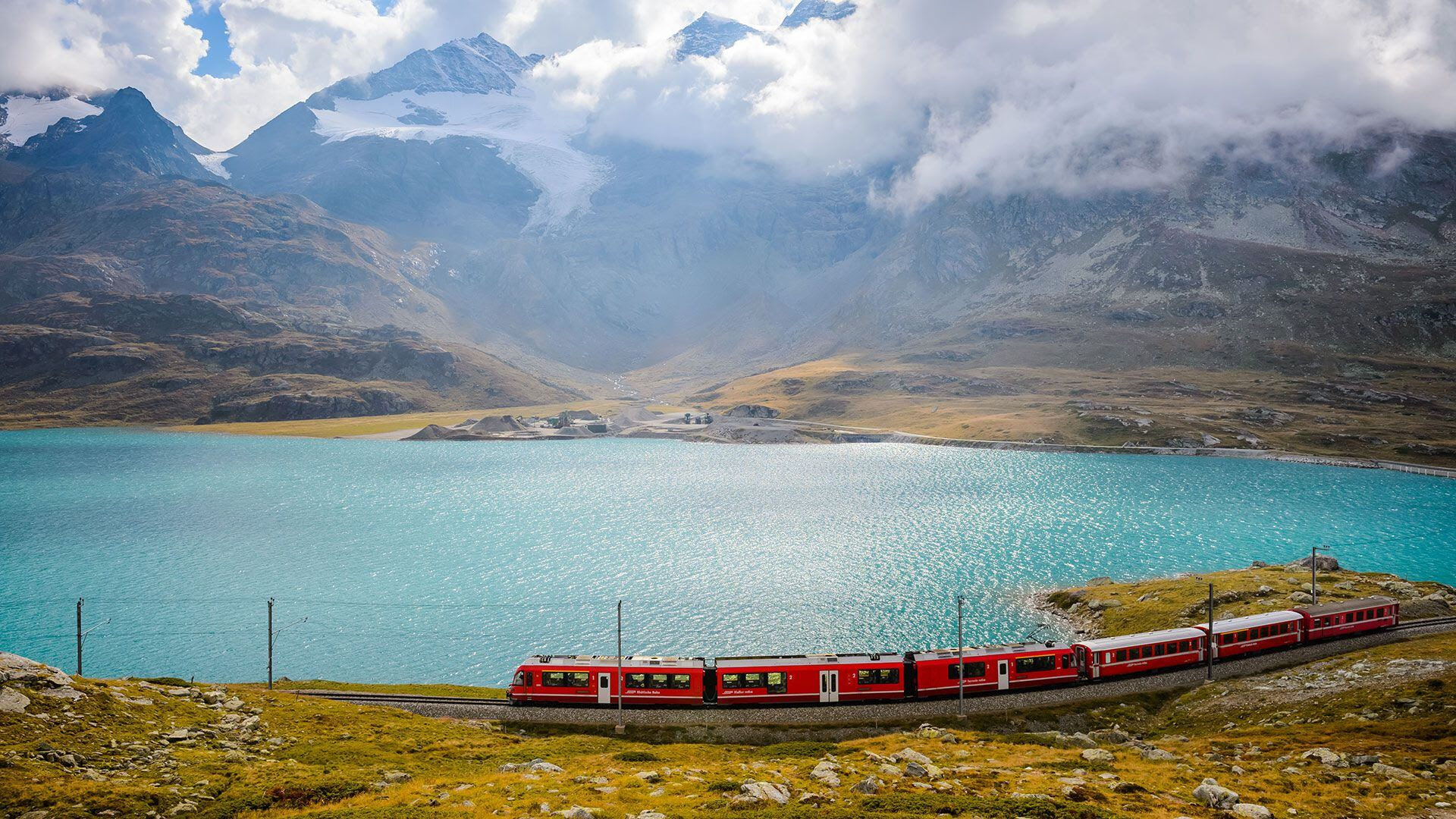 El Glacier Express es un tren turístico que funciona en Suiza desde 1930 (Getty)