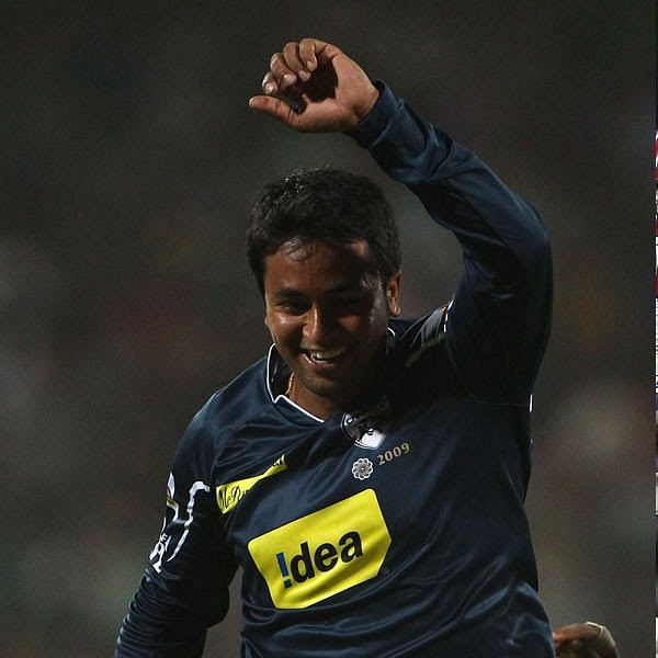 Pragyan Ojha became the 2nd bowler from Deccan Chargers to win a purple cap in IPL.
