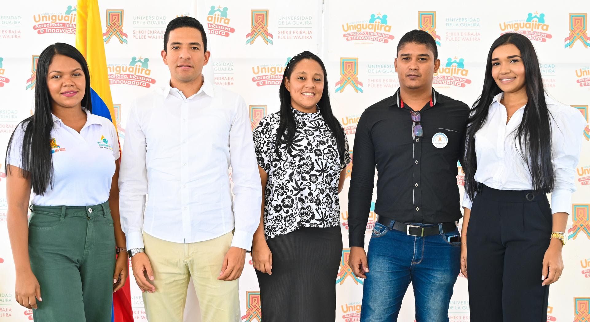 Funcionarios de Uniguajira junto al coordinador de RedColsi Nodo Guajira.