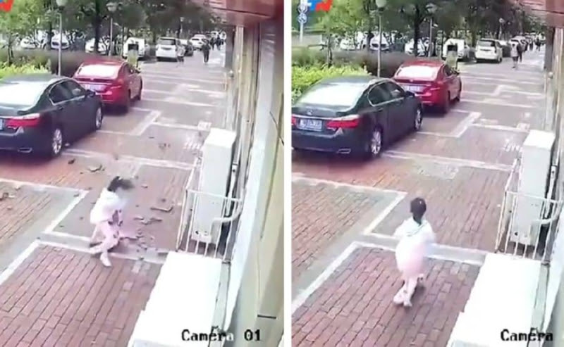 فيديو يحبس الأنفاس لطفلة تنجو بأعجوبة من الموت بعد انهيار سقف أثناء مرورها أسفله