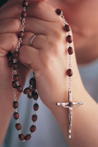 Prier le Mois de Marie avec les Enfants de Fatima!! Rosaire-b