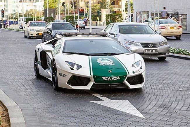 Cảnh sát tại Dubai luôn được dùng siêu xe?