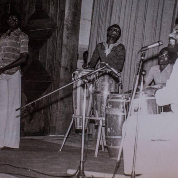 Em 1975, esteve nos Estados Unidos a tocar nos festejos do primeiro aniversário da independência da Guiné-Bissau