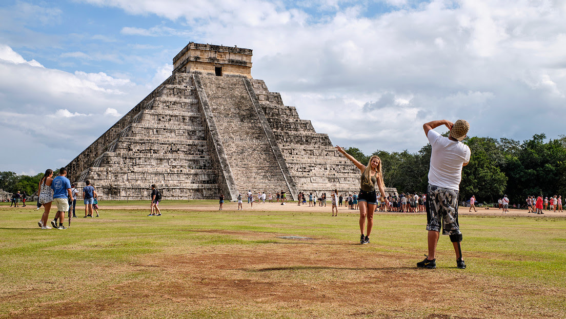 'Lady Chichén Itzá': Una mujer sube a la pirámide de Kukulkán pese a restricción y es abucheada