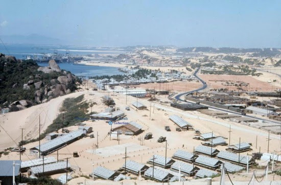 Các căn cứ của quân đổi Mỹ nằm trải dài nhiều km dọc bờ vịnh Cam Ranh.