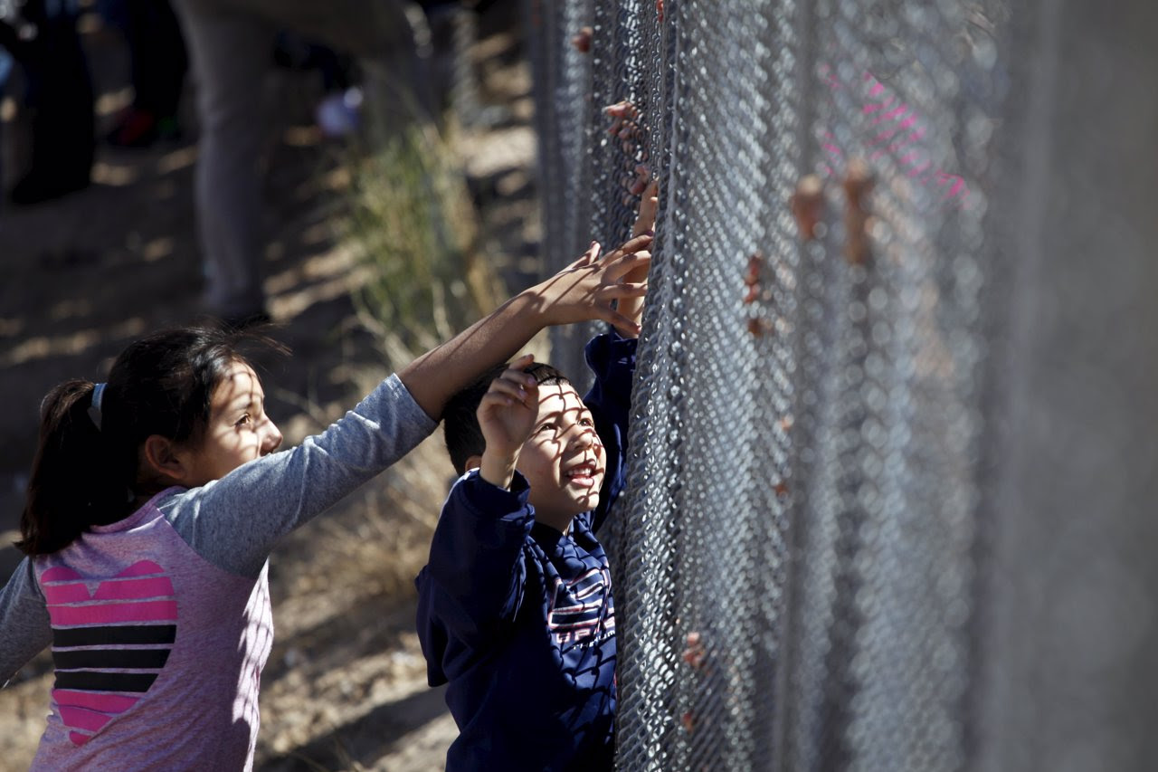 México deporta a miles de menores que huyen de centroamérica 