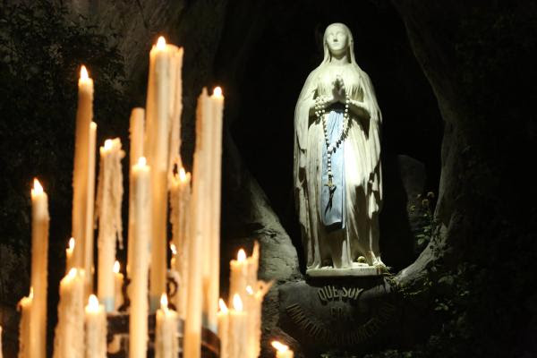 Neuvaine à sainte Bernadette avec Marie de Nazareth pour les malades, les victimes de catastrophes et des guerres  Jour1