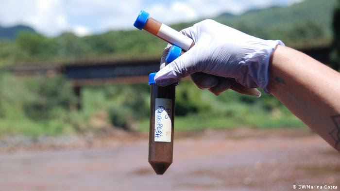 Primeiras medições constataram morte de 120 km do rio Paraopeba Primeiras medições constataram morte de 120 km do rio Paraopeba