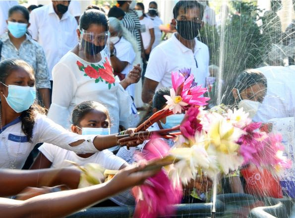 斯里兰卡人庆祝佛陀首次登岛