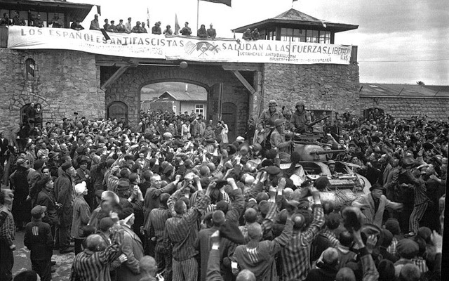 Los españoles presos de Mathausen dan la bienvenida a las fuerzas aliadas