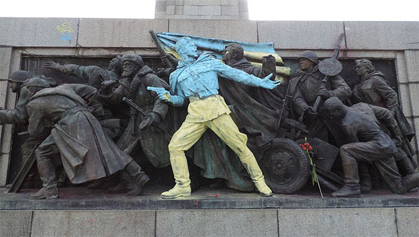 Bulgarian_Soviet_Soldiers_Monument_Ukraine.jpg