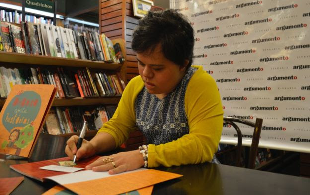 Débora, no lançamento de seu livro