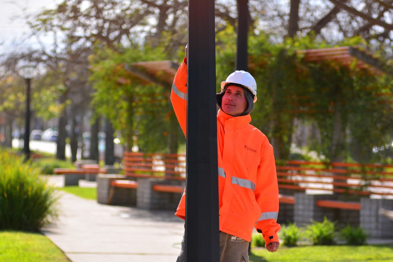 Limpieza y pintura de monumentos y farolas