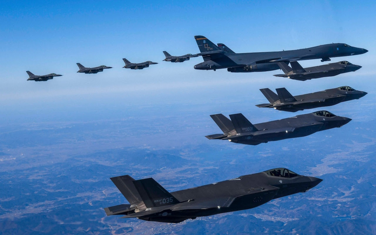 US B-1B bombers, South Korea's F-35A fighter jets and US F-16 fighter jets take flight on Sunday