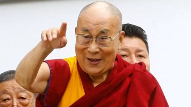 Dalai Lama, um homem tibetano idoso