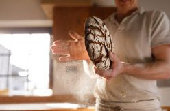 Los panaderos no se sienten amenazados por la moda de hacer pan en casa: "Es solo una manualidad para los niños"