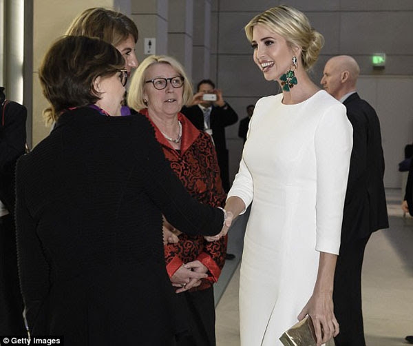 http://giadinh.mediacdn.vn/2017/ivanka-trump-dien-dam-trang-2-1493175117314.jpg