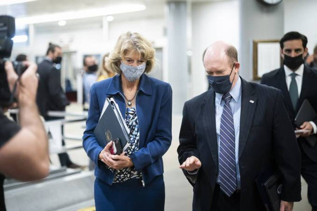 Sens. Lisa Murkowski (R-Alaska) and Christopher A. Coons (D-Del.) head to the floor for a vote last August. (Jabin Botsford/The Washington Post)